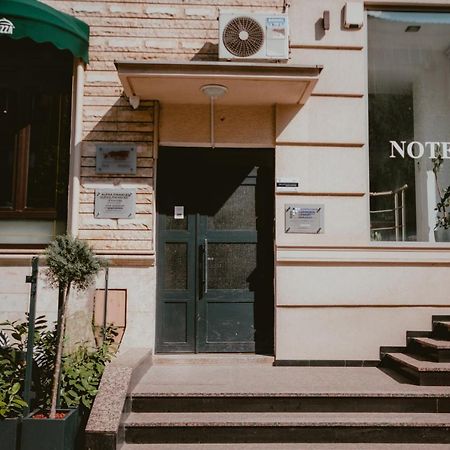 Bloom Suites Prishtine Bagian luar foto