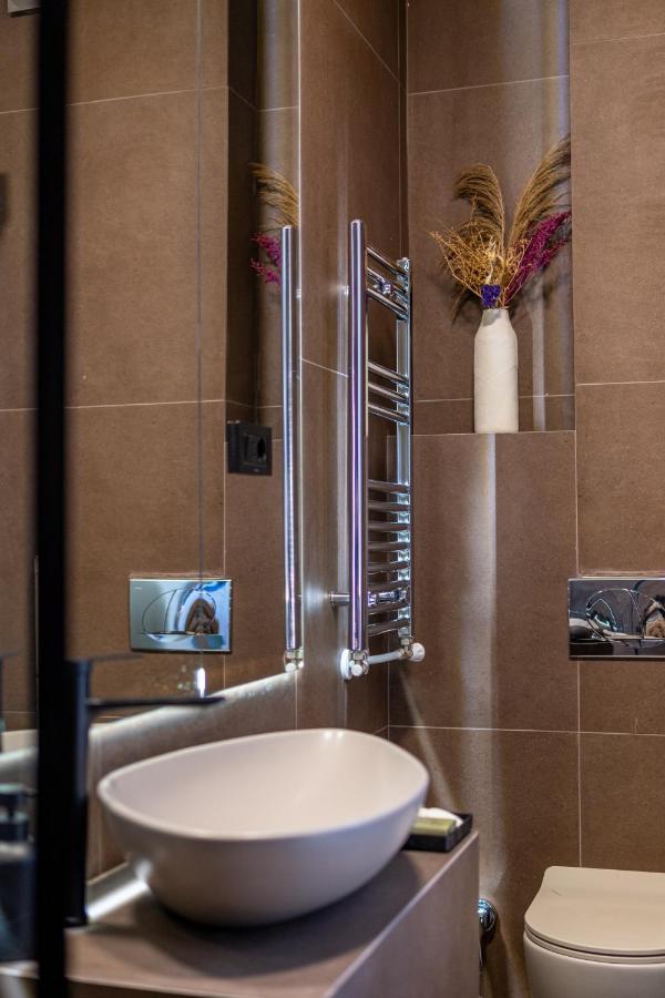 Bloom Suites Prishtine Bagian luar foto