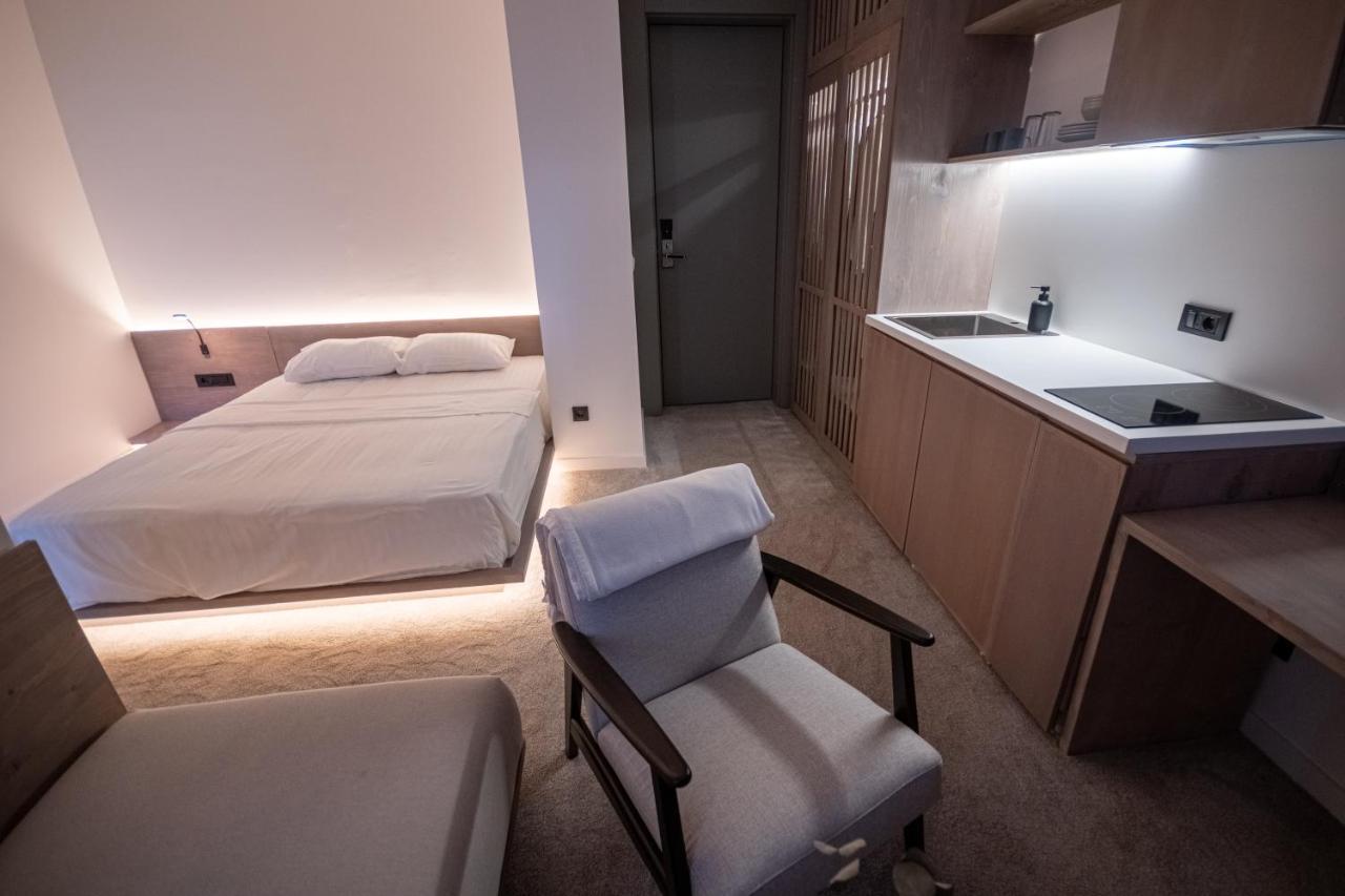 Bloom Suites Prishtine Bagian luar foto