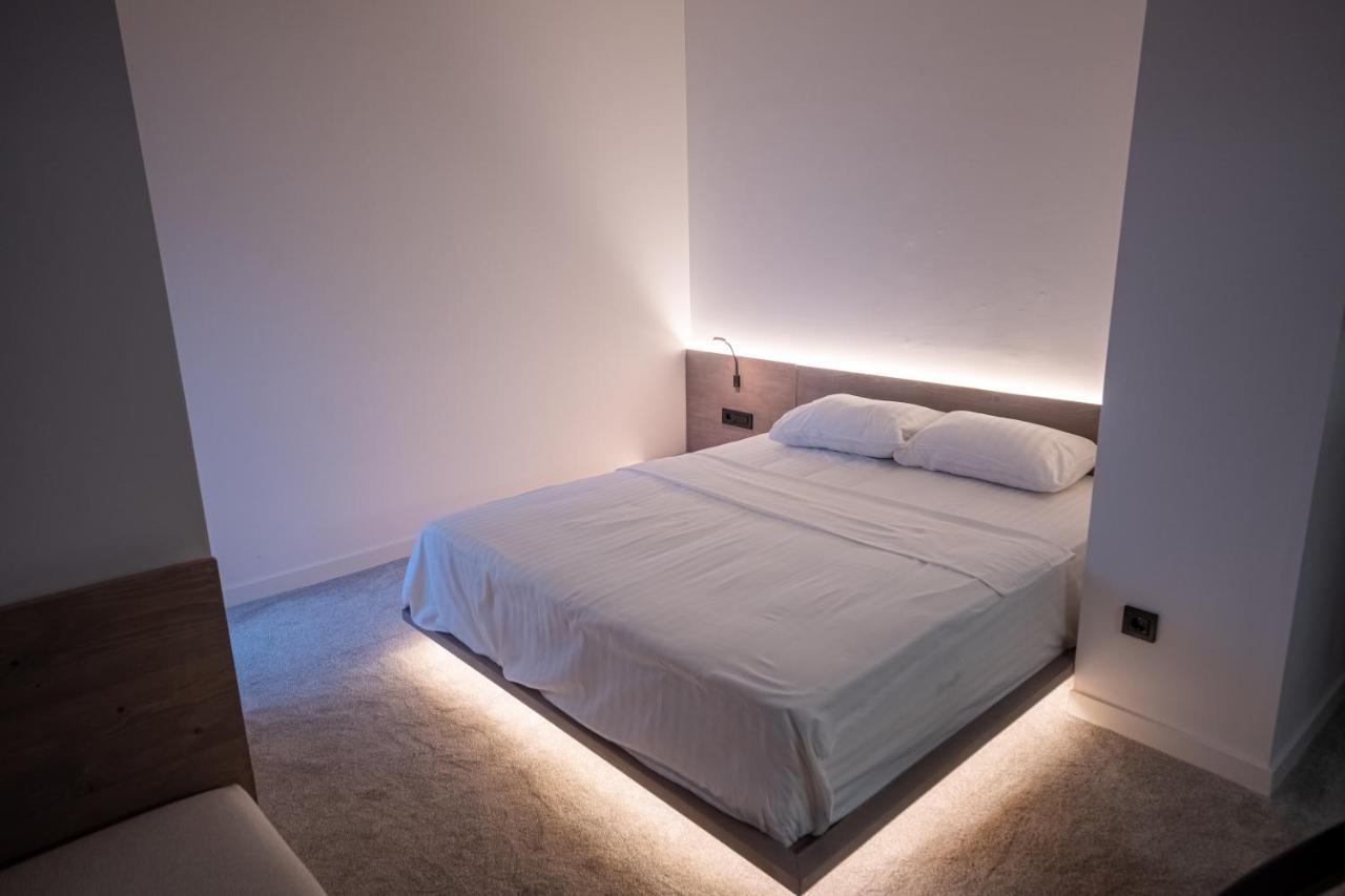 Bloom Suites Prishtine Bagian luar foto