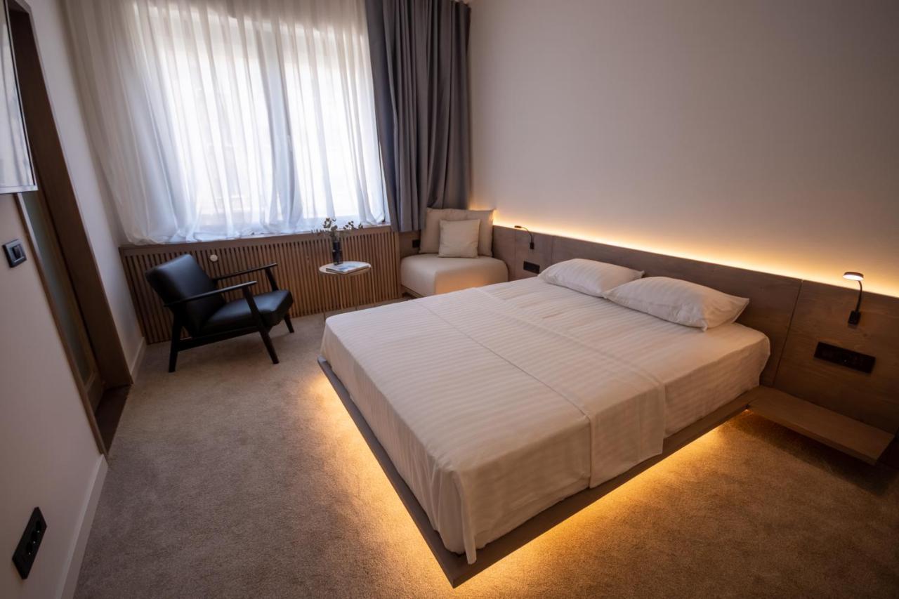 Bloom Suites Prishtine Bagian luar foto