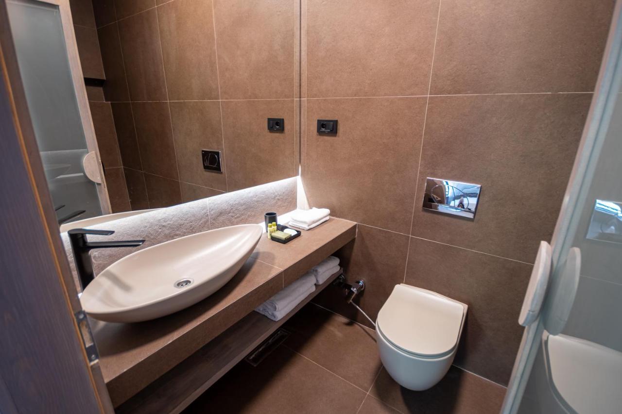 Bloom Suites Prishtine Bagian luar foto