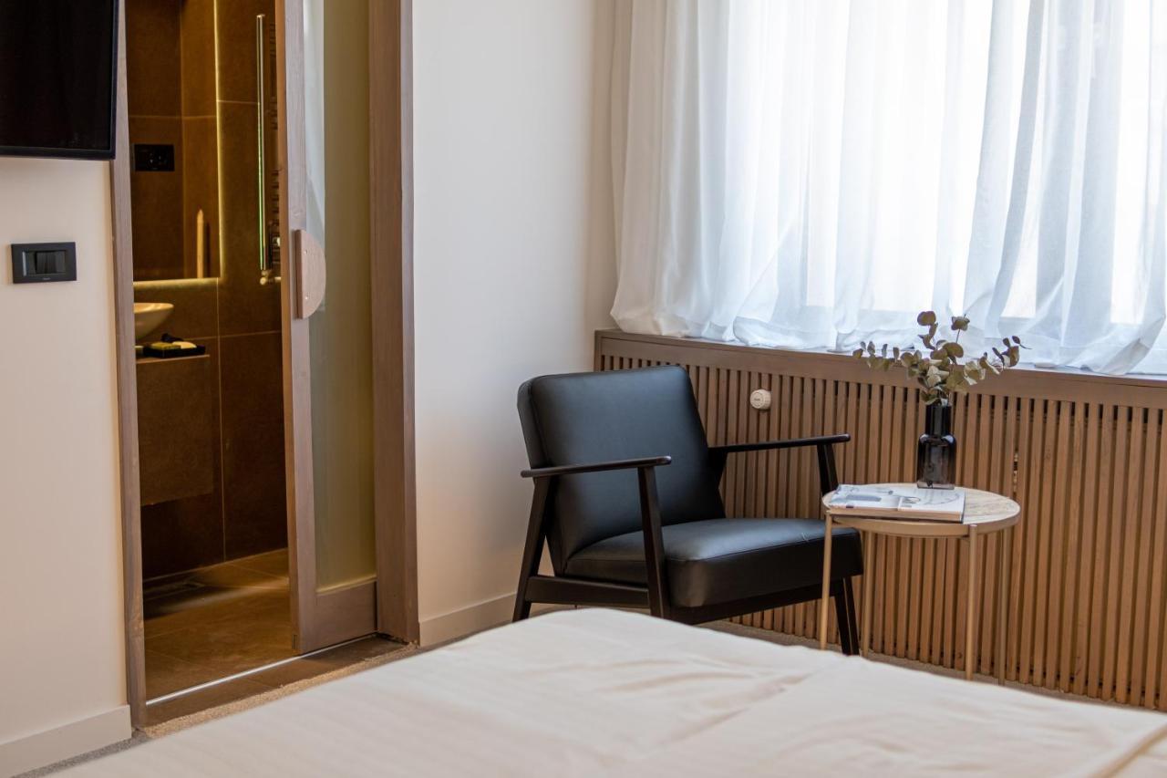 Bloom Suites Prishtine Bagian luar foto