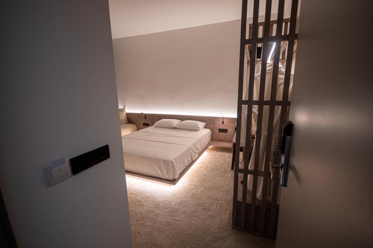 Bloom Suites Prishtine Bagian luar foto