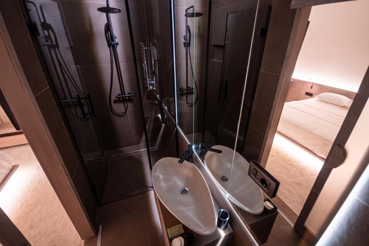 Bloom Suites Prishtine Bagian luar foto