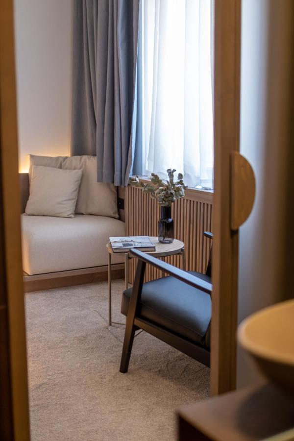 Bloom Suites Prishtine Bagian luar foto