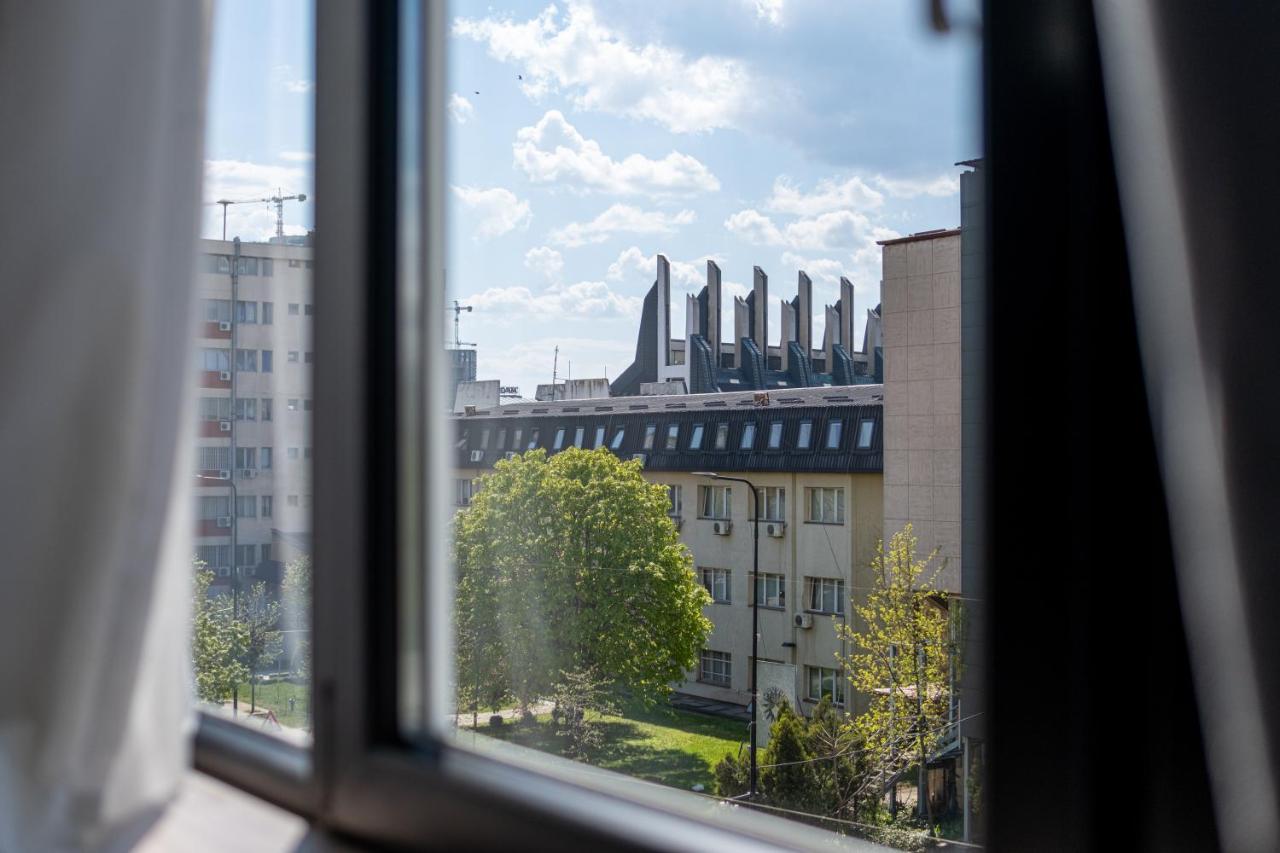 Bloom Suites Prishtine Bagian luar foto