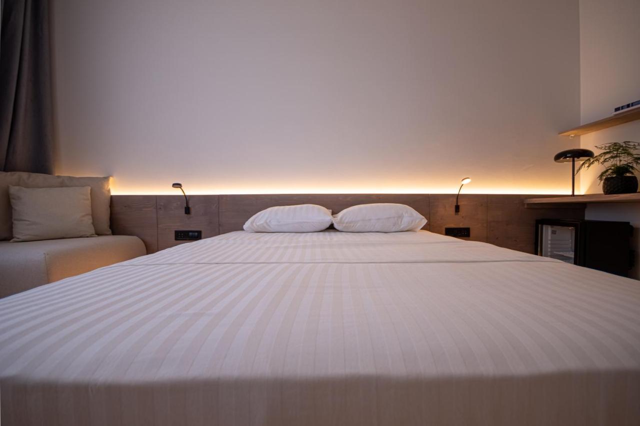 Bloom Suites Prishtine Bagian luar foto