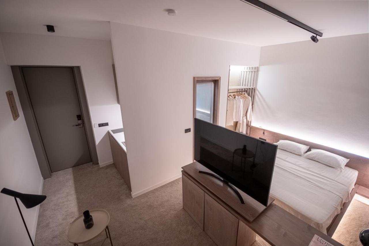 Bloom Suites Prishtine Bagian luar foto