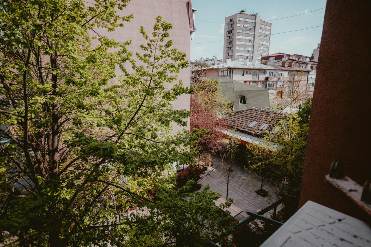 Bloom Suites Prishtine Bagian luar foto
